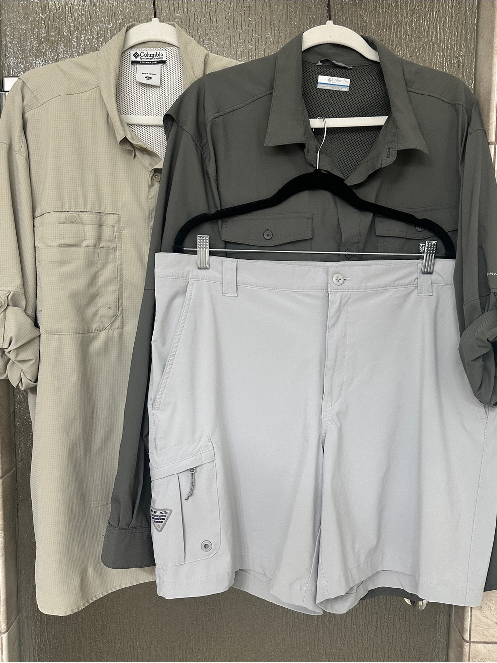 Men’s Columbia Bundle-Light Gray Cargo Shorts, XL Dark Gray Shirt & Khaki Shirt